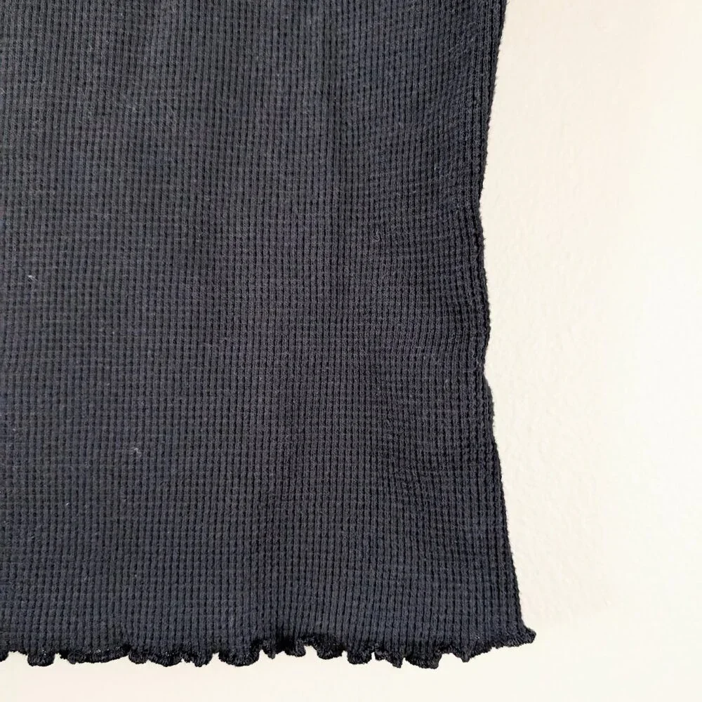 Slim Fit‎ Scallop Hem Waffle Knit Baby Tee Black Crew Neck Cotton Poly Women's M
